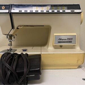 Athena 2000 Singer Sewing Machine